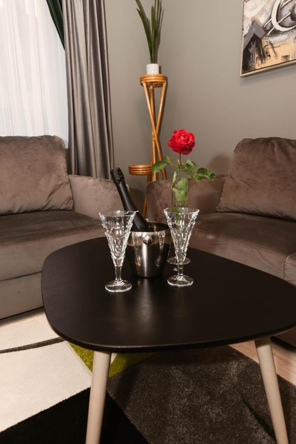 Resita Residence Sauna Apartment Экстерьер фото